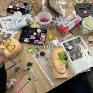 Ukázka z kurzu Malování na obličej pro skupinu účastníků. Workshop Facepainting pořádala Fajná chůva - Patrizia © patriz.art