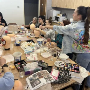 Ukázka z kurzu Malování na obličej pro skupinu účastníků. Workshop Facepainting pořádala Fajná chůva - Patrizia © patriz.art