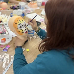 Ukázka z kurzu Malování na obličej pro skupinu účastníků. Workshop Facepainting pořádala Fajná chůva - Patrizia © patriz.art