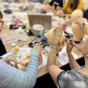 Ukázka z kurzu Malování na obličej pro skupinu účastníků. Workshop Facepainting pořádala Fajná chůva - Patrizia © patriz.art