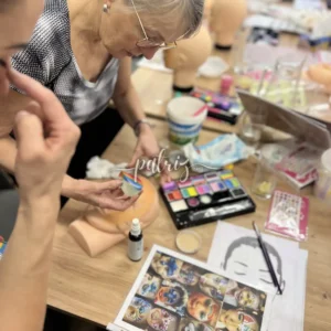 Ukázka z kurzu Malování na obličej pro skupinu účastníků. Workshop Facepainting pořádala Fajná chůva - Patrizia © patriz.art