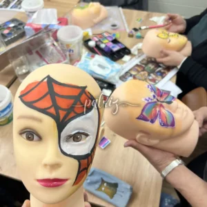 Ukázka z kurzu Malování na obličej pro skupinu účastníků. Workshop Facepainting pořádala Fajná chůva - Patrizia © patriz.art
