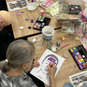 Ukázka z kurzu Malování na obličej pro skupinu účastníků. Workshop Facepainting pořádala Fajná chůva - Patrizia © patriz.art